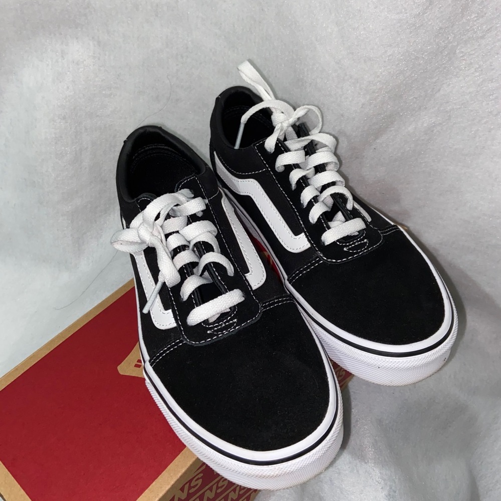 Vans- Ward Lo Suede Sneakers-Women’s size 7.5